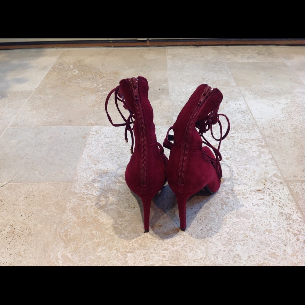 Heels - Picture 3 of 4